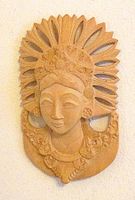 Frauen-Maske Holzmaske Kunstschnitzerei Lindenholz