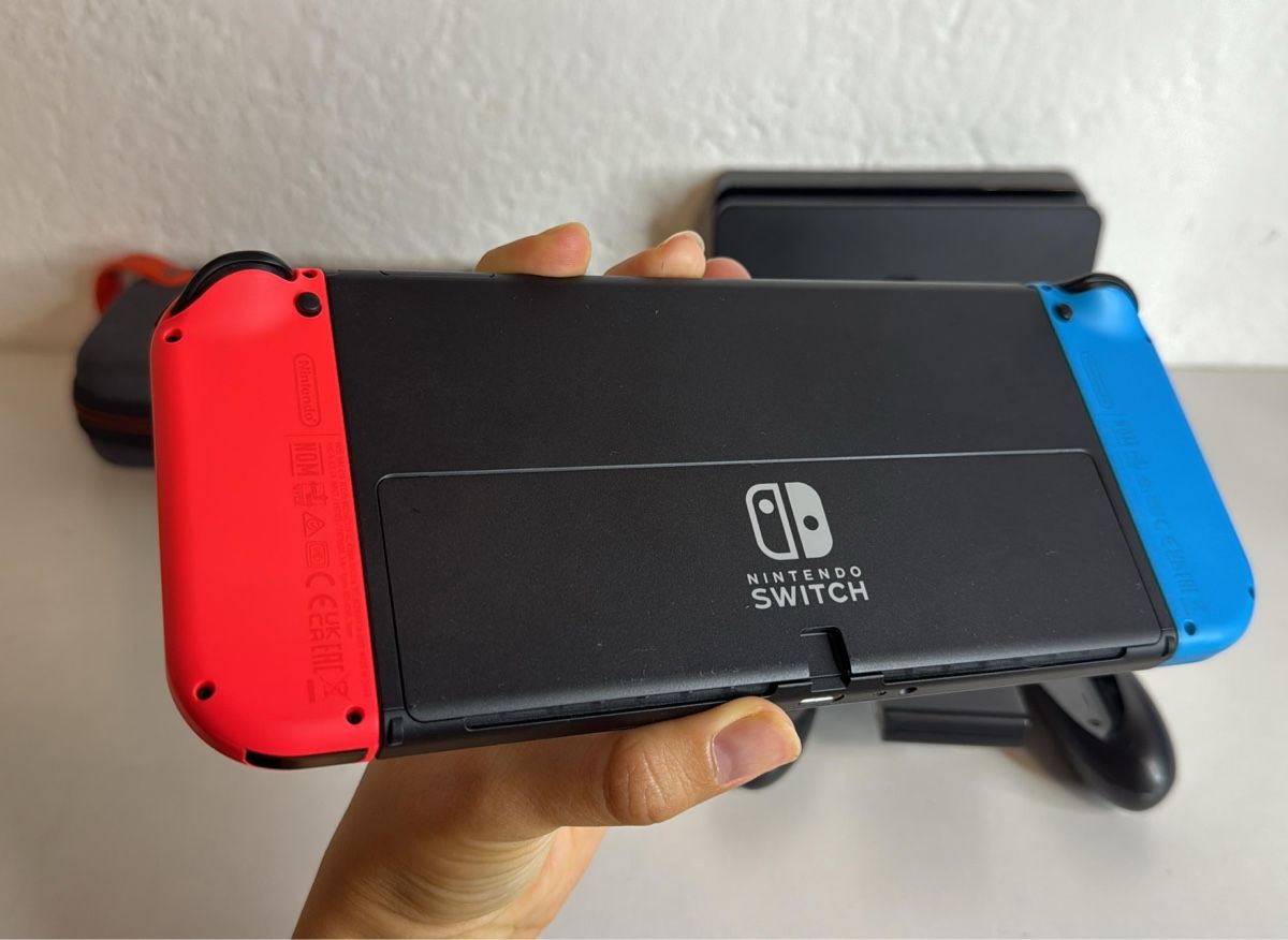 Nintendo Consoles: Nintendo Switch OLED - Great Condition! – D'occasion à Ehrendingen par bubulence 2