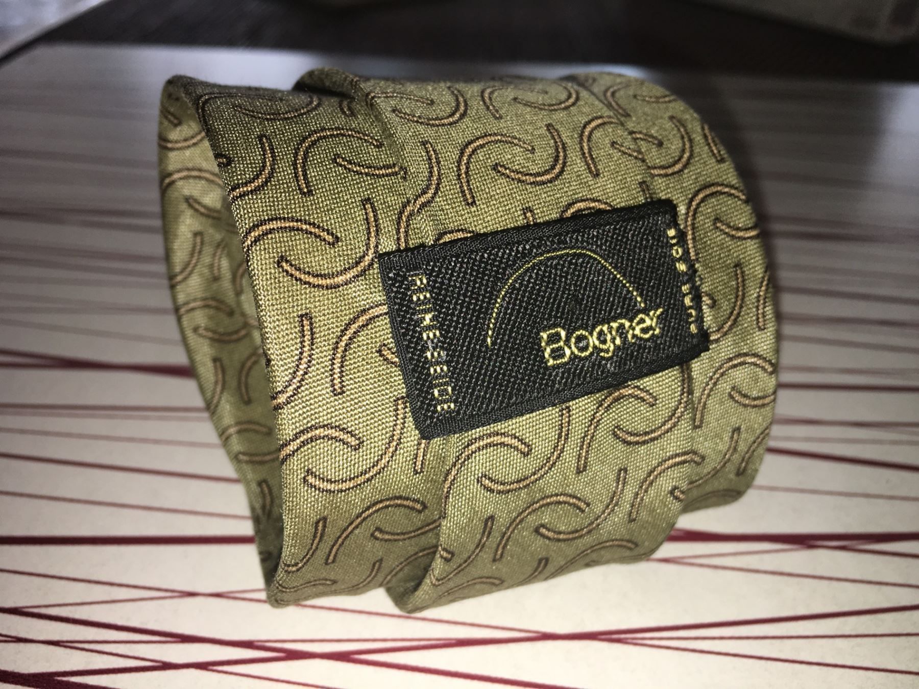 Cravatte: Cravate en soie/ Seiden Krawatte  BOGNER – Usato da Cossonay-ville venduto da Super-Price-Quality 3