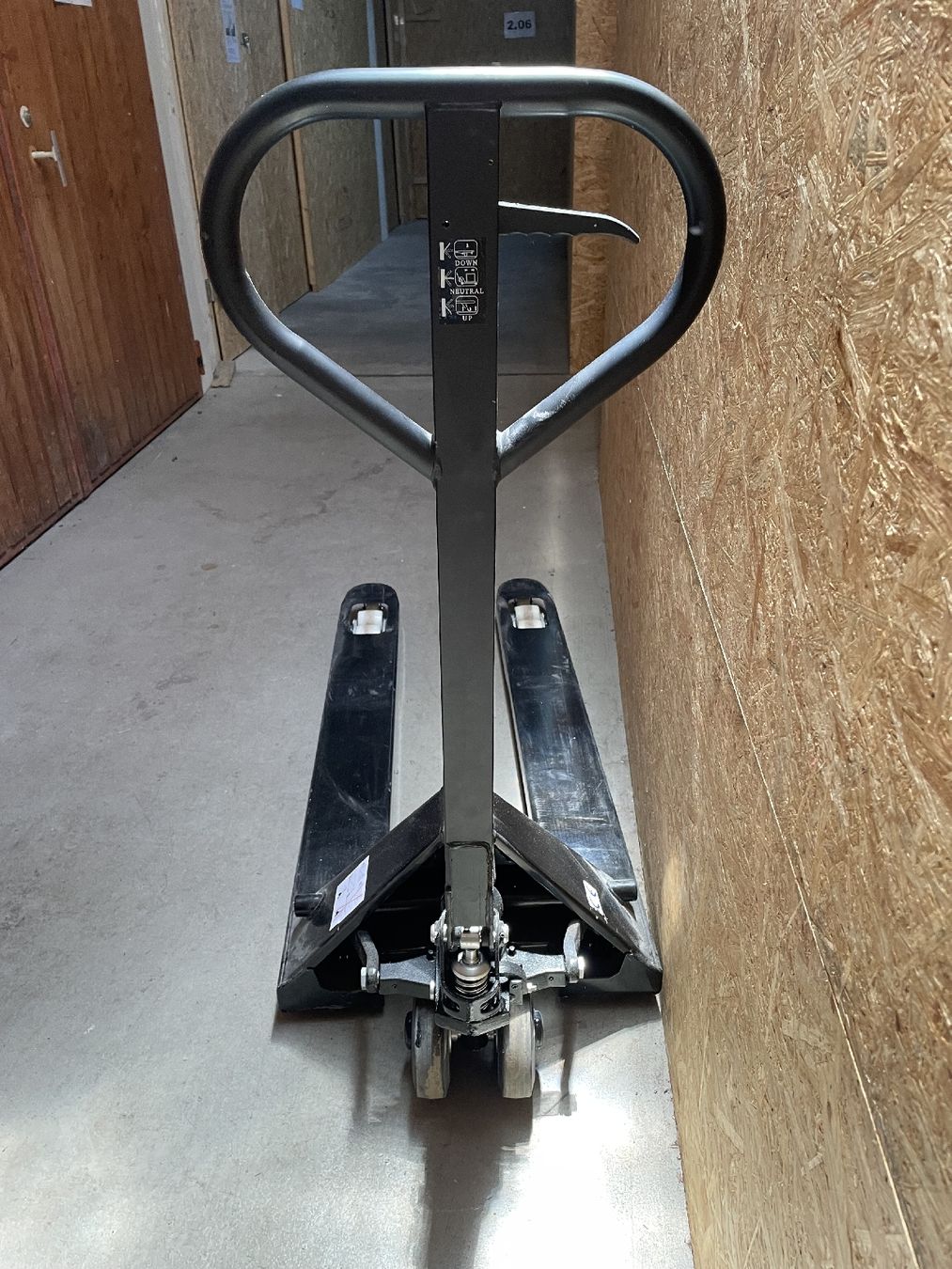 Carrelli elevatori e a forche: Palettenrolli 2000Kg  – Usato da Emmenbrücke venduto da Gzl-94 3