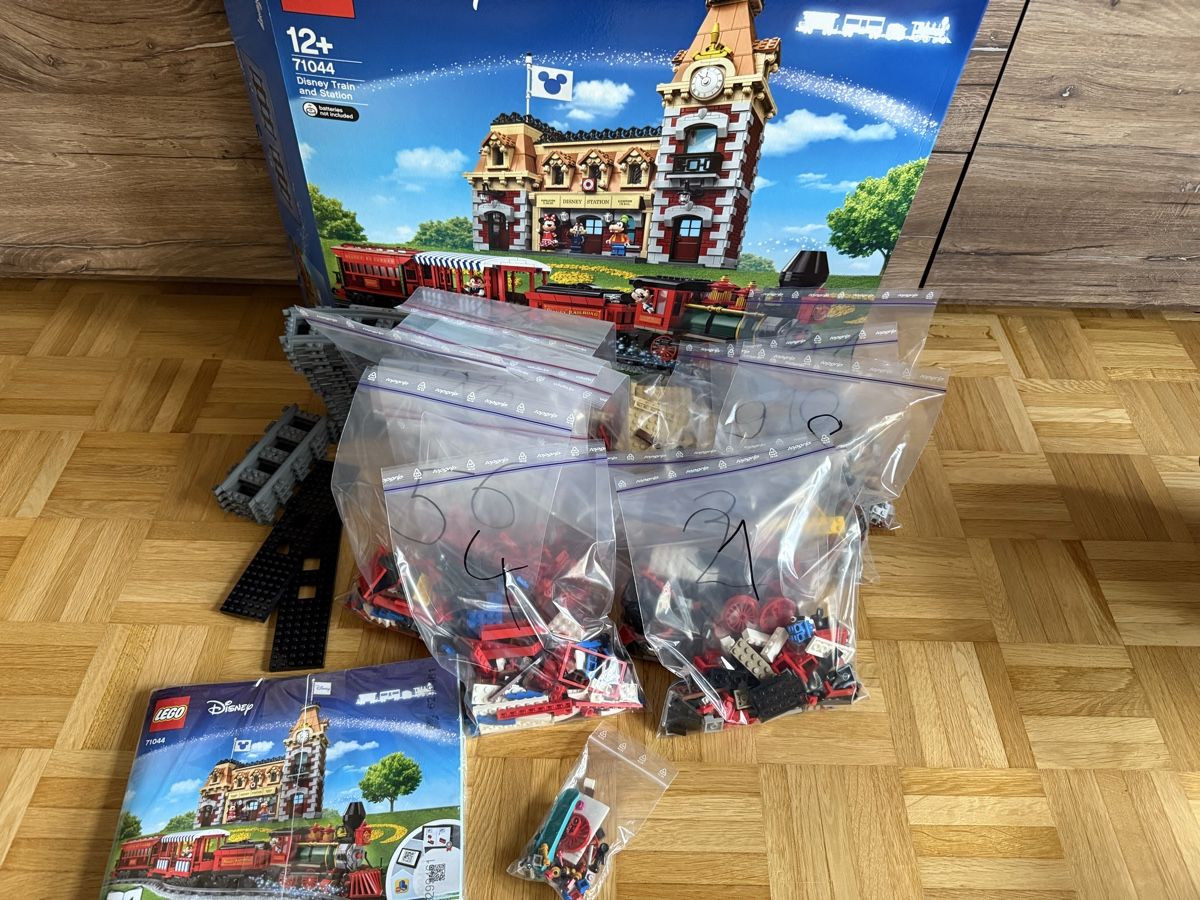 Giocattoli: Lego 71044 Disney Train and Station – Nuovo (secondo la descrizione) da Fehraltorf venduto da bosch007 3
