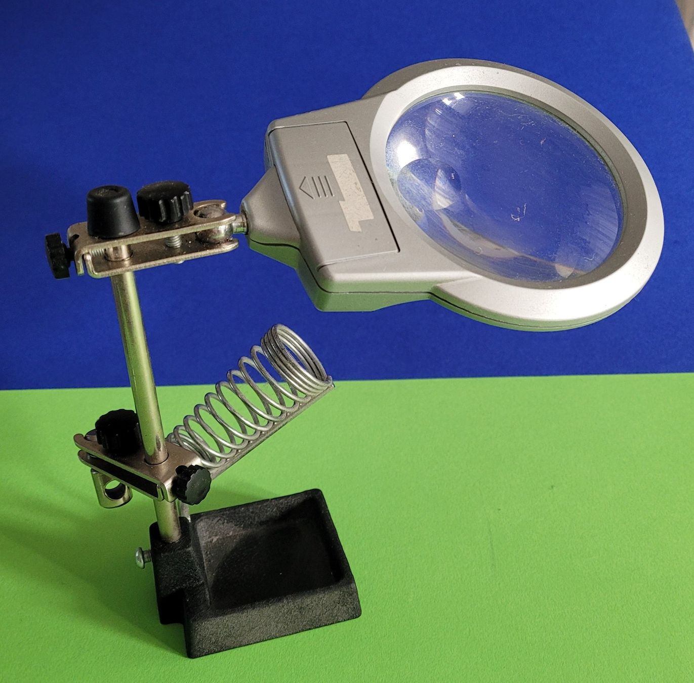 Sonstiges zu Optik: Profi Lupenleuchte mit Ständer, Werkstattlupe – Gebraucht aus Wohlen AG von 1000-Ideen
