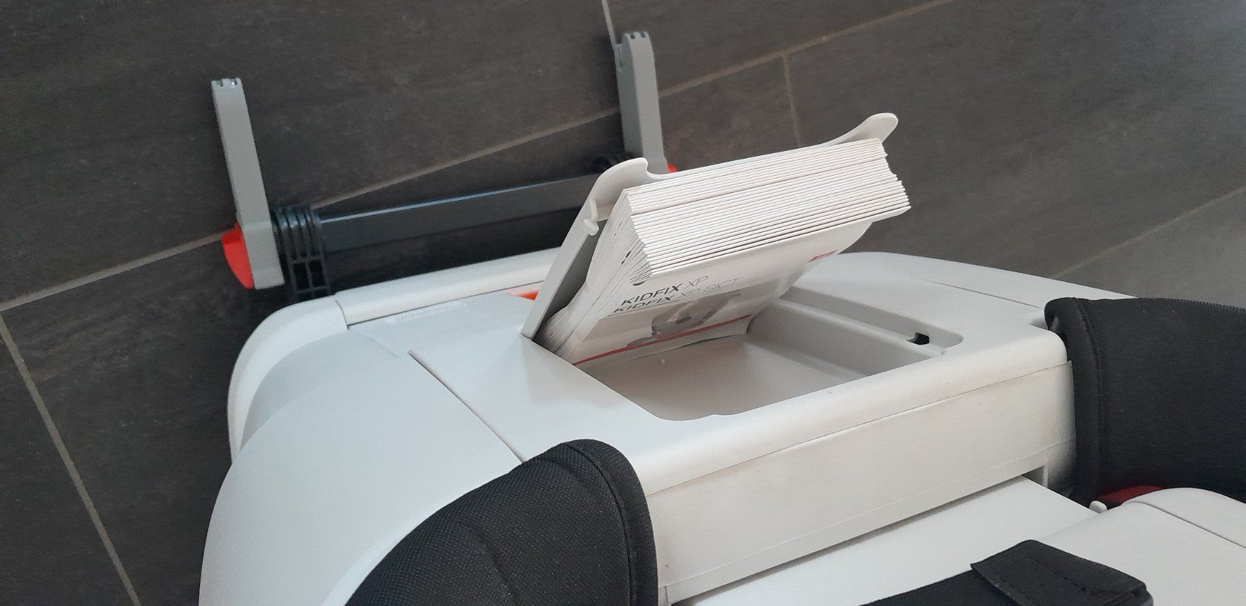 Britax Römer Seggiolini per auto: Römer Britax Kidfix XP Kindersitz Schwarz – Usato da Steinmaur venduto da rhabarberbarbar 6