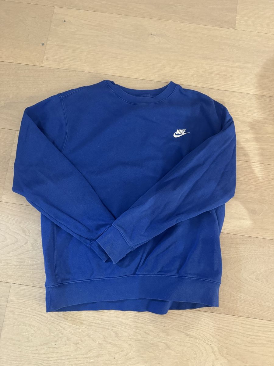 Nike Pullover & Sweatshirts: Sweatshirt Nike bleu taille L  – Gebraucht aus Sierre von LunarMode