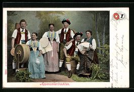 Gesellschaft in Appenzeller-Trachten mit