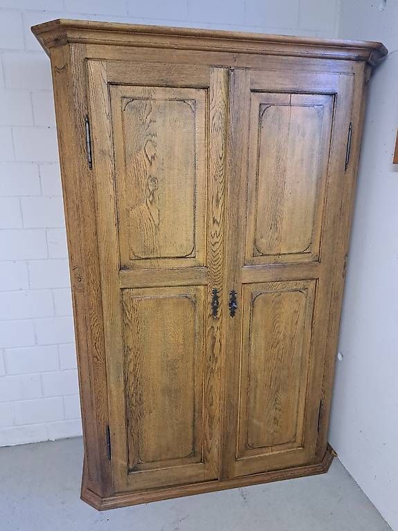 Armadi: Antiker Schrank – Usato da Sarnen venduto da ramona488