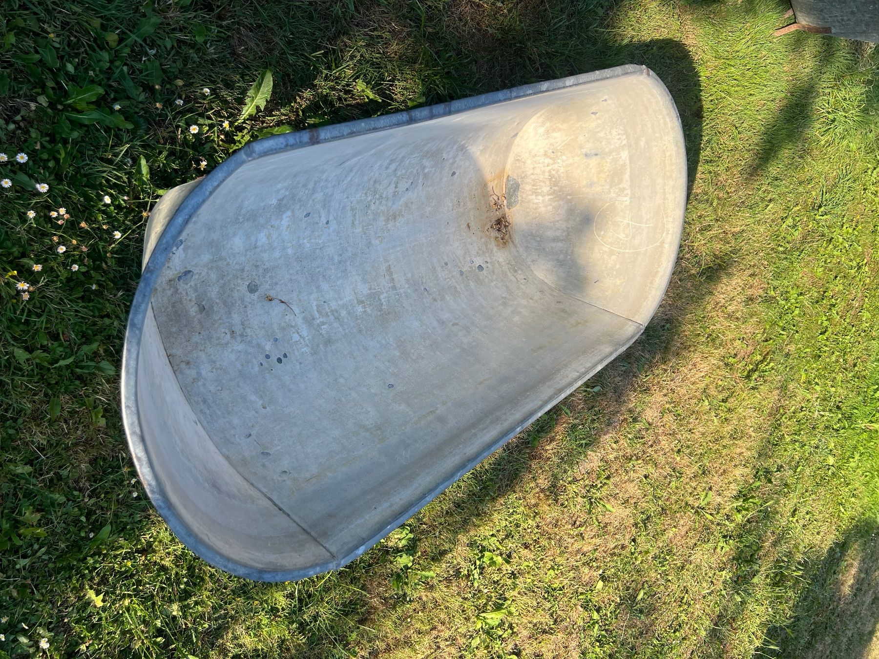 Vasche da bagno: Nur noch dieses Modell steht zum Verkauf, innen hats gebrauc – Usato da Gampelen venduto da nag_d2g7 1
