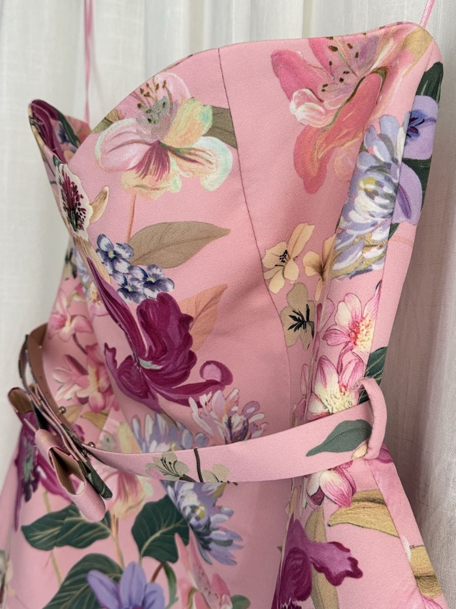 Zara Robes: Corsage Kleid pink Blumenmuster – Neuf avec emballage d'origine à zürich par Bailey17 2