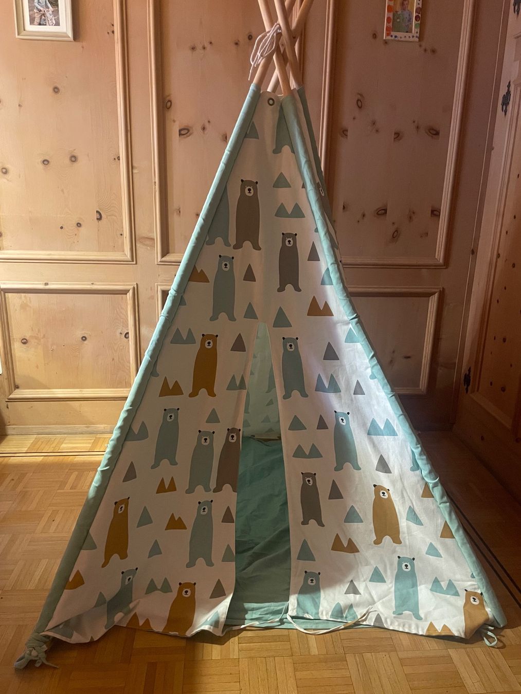 Spielzeuge: Kinderzelt Tipi Bärenmotiv – Gebraucht aus Schiers von sab_79fy