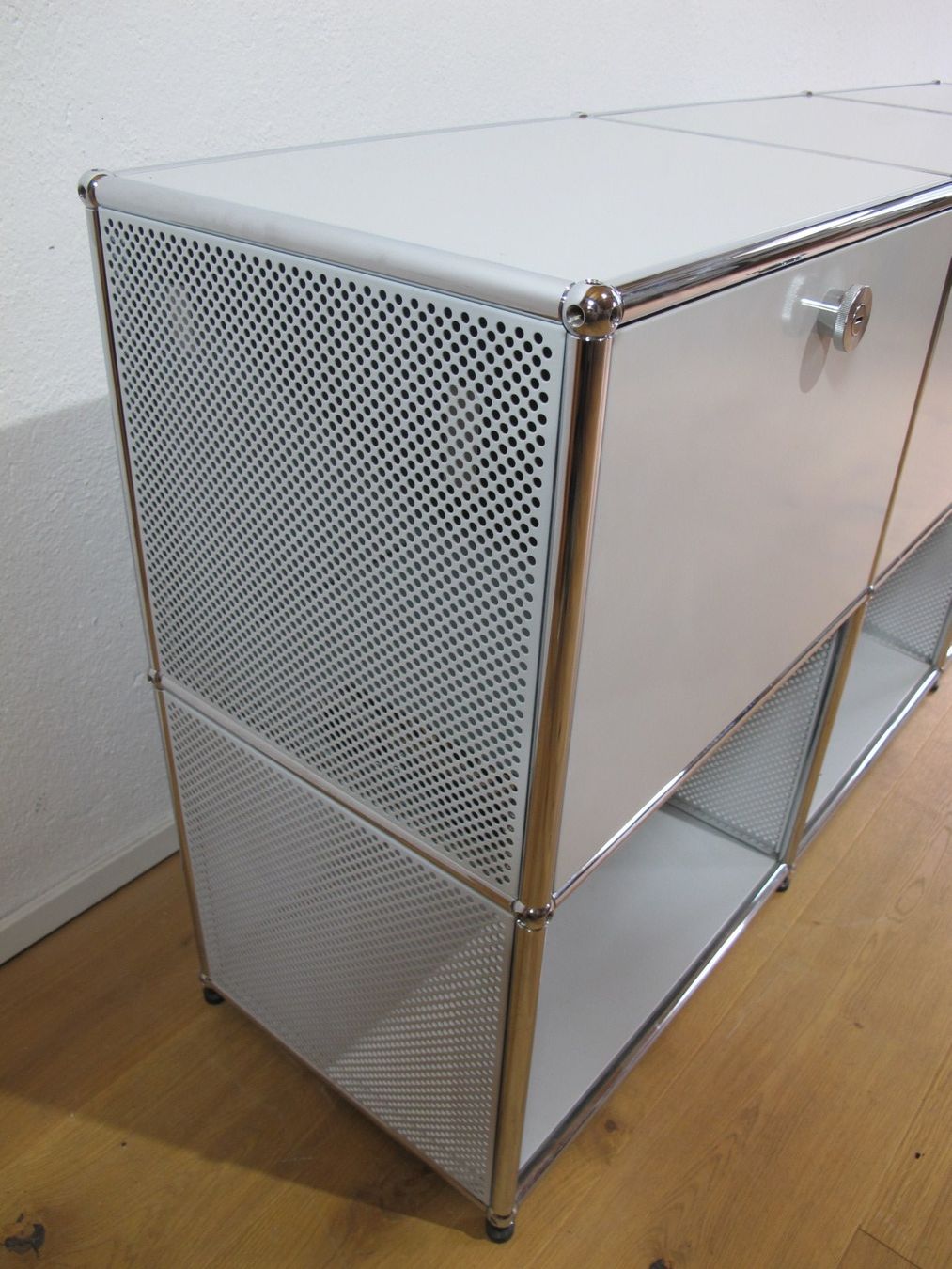 USM Scaffali: USM Haller Sideboard, lichtgrau – Usato da Glarus venduto da Toni-Glarus 2