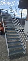 Treppe mit Podest und Geländer