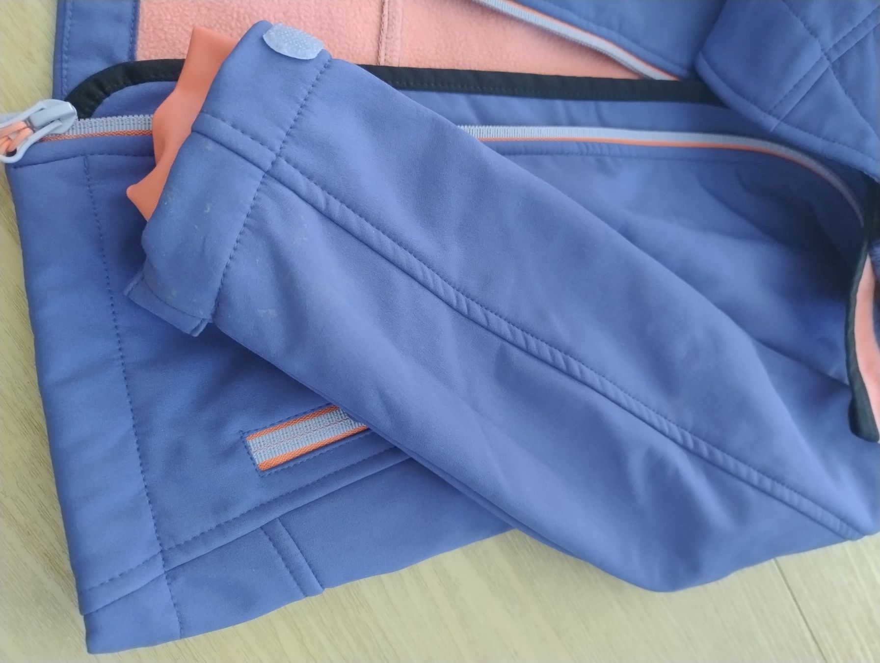 Trollkids Jacken & Mäntel: Softshell Jacke Trollkids 128 – Gebraucht aus Bätterkinden von livingdreams 1