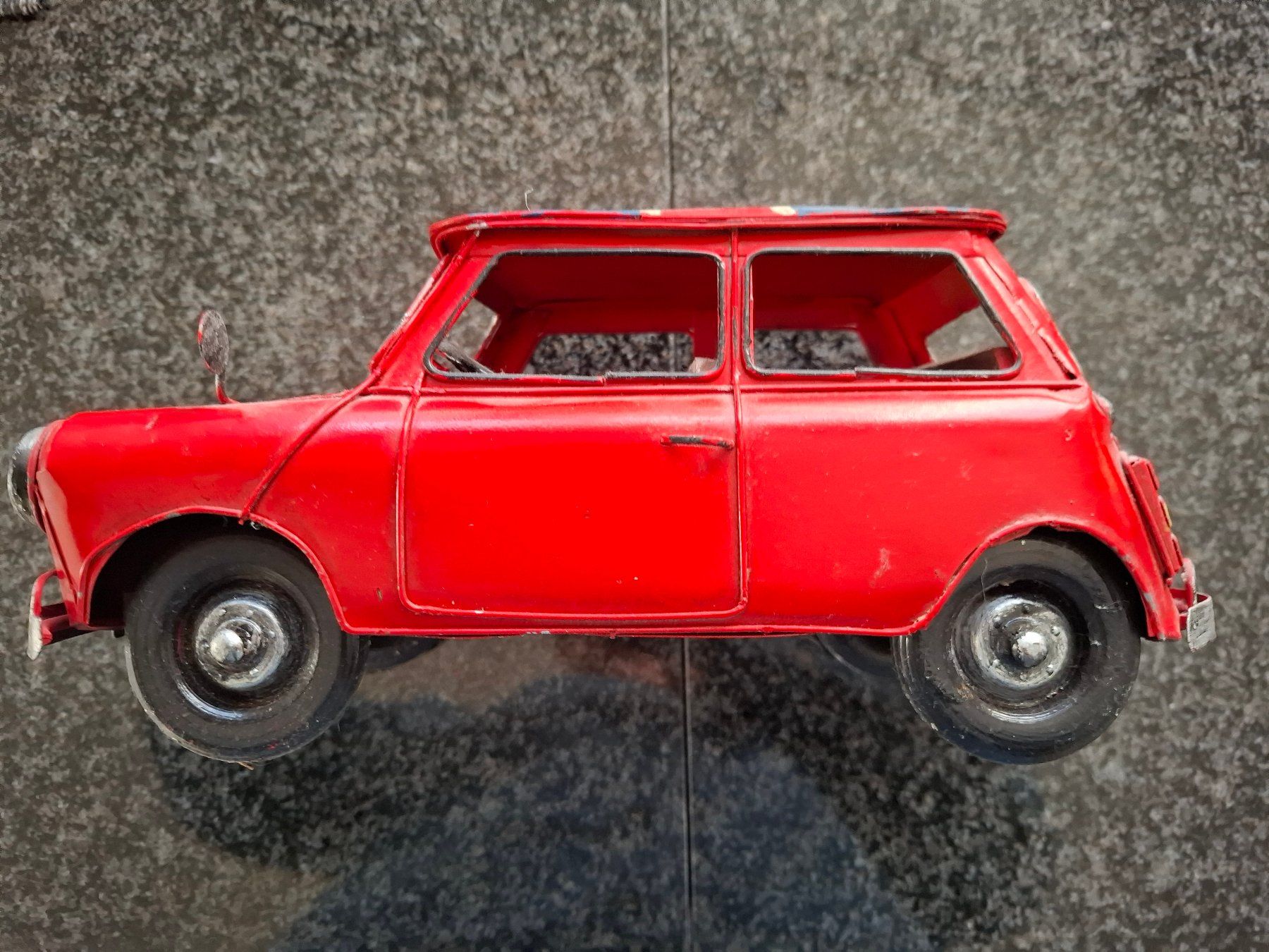 Statuette: Mini Cooper Oldtimer, Deko, Metall, Rot, Sammlerstück! – Usato da Solothurn venduto da sweyla21 1