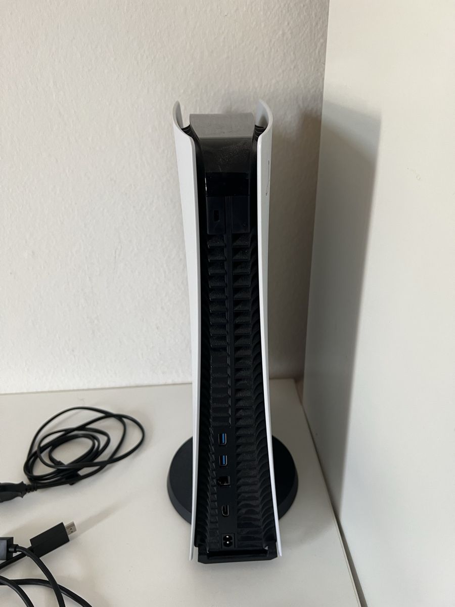 Sony Console: Sony PlayStation 5 Konsole mit Controller gebraucht – Usato da Luzern venduto da marc.3 3