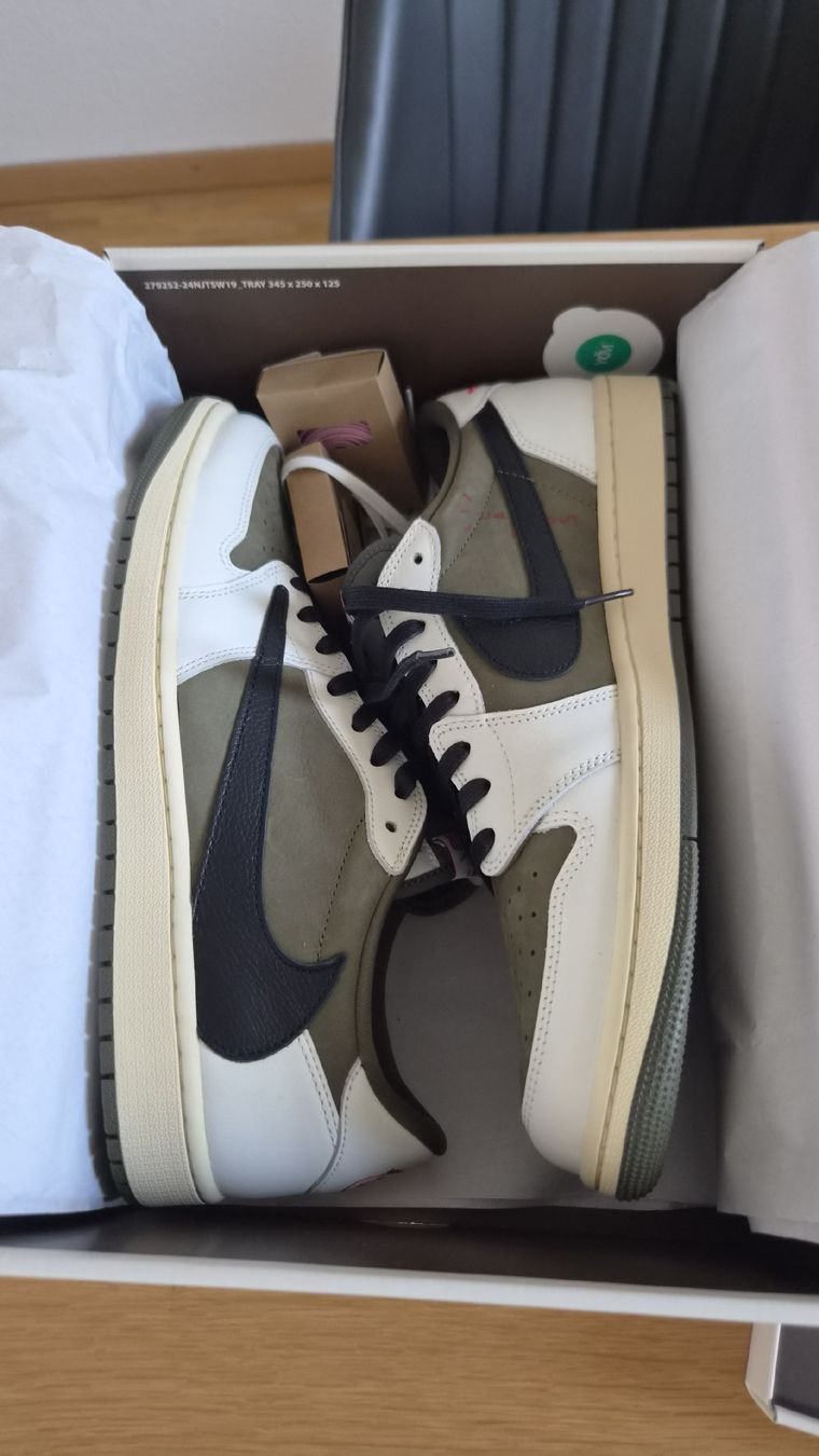 Nike Scarpe da uomo: Travis Scott Nike Jordan 1 Low OG Medium Olive – Nuovo e nell'imballaggio originale da Frauenfeld venduto da mas1750 1