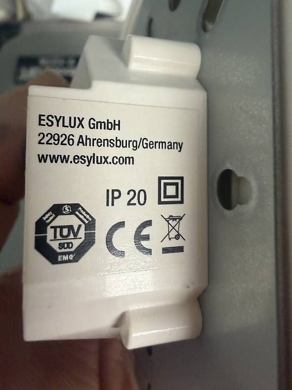 Interruttori: ESYLUX Bewegungsmelder  Demontage – Usato da Muhen venduto da Thepacemaker 2