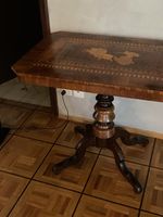 Tavolino d’ Epoca intarsiato con scena di cavalli 