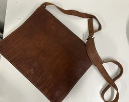 Leder-Aktentasche mit Schulterriemen