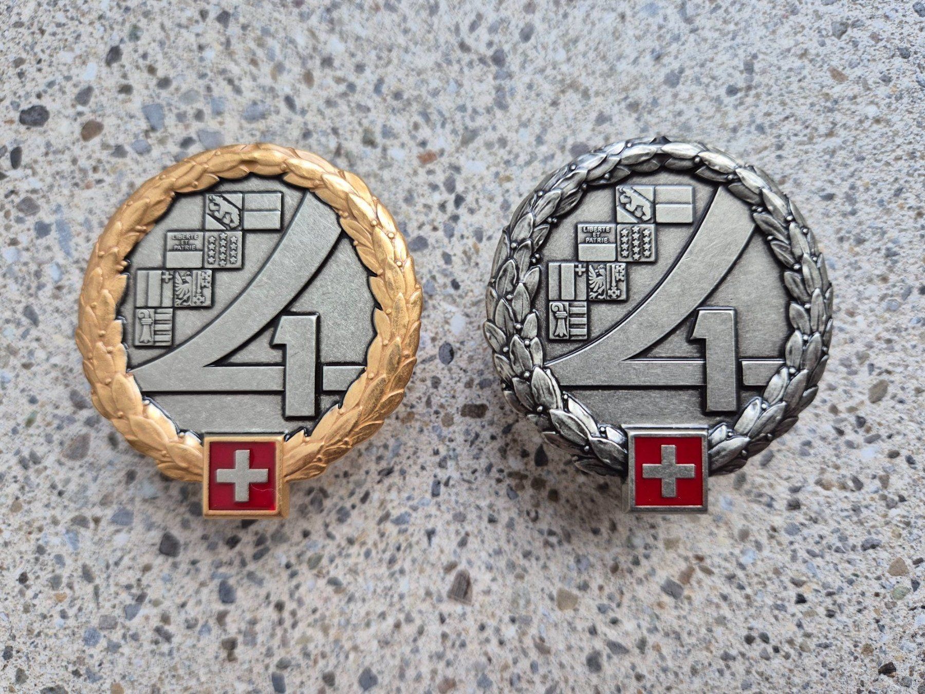 Schweizer Armee Placchette & Badge: *** Beretemblem Set Gold/Silber *** – Nuovo e nell'imballaggio originale da Riedholz venduto da fr_sIruP