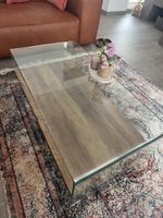 Glas-Couchtisch mit Holzplatte