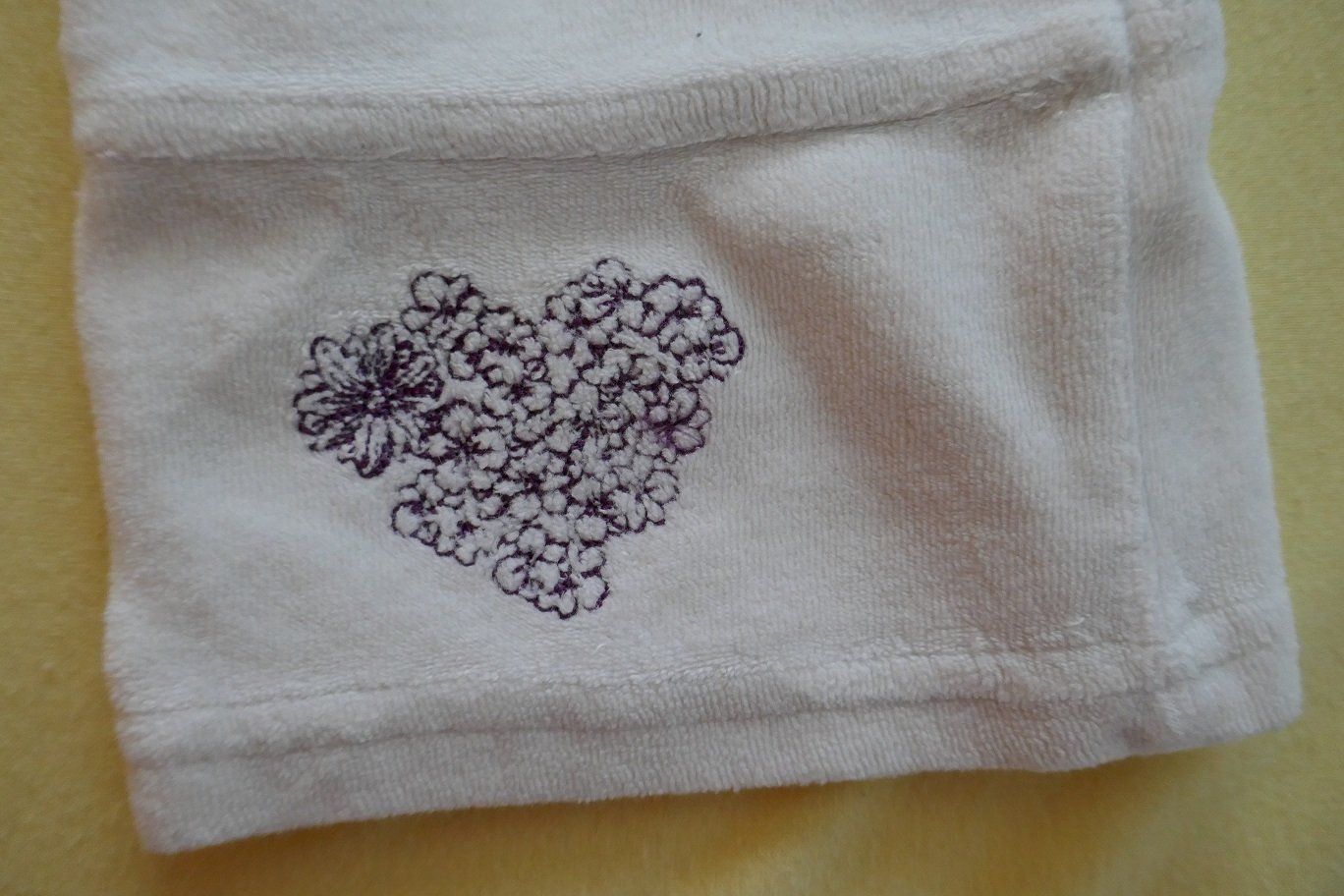 Pantaloni: "Samtene" Hose mit Blumenherz, 86 – Usato da Horgen venduto da Feli39 1