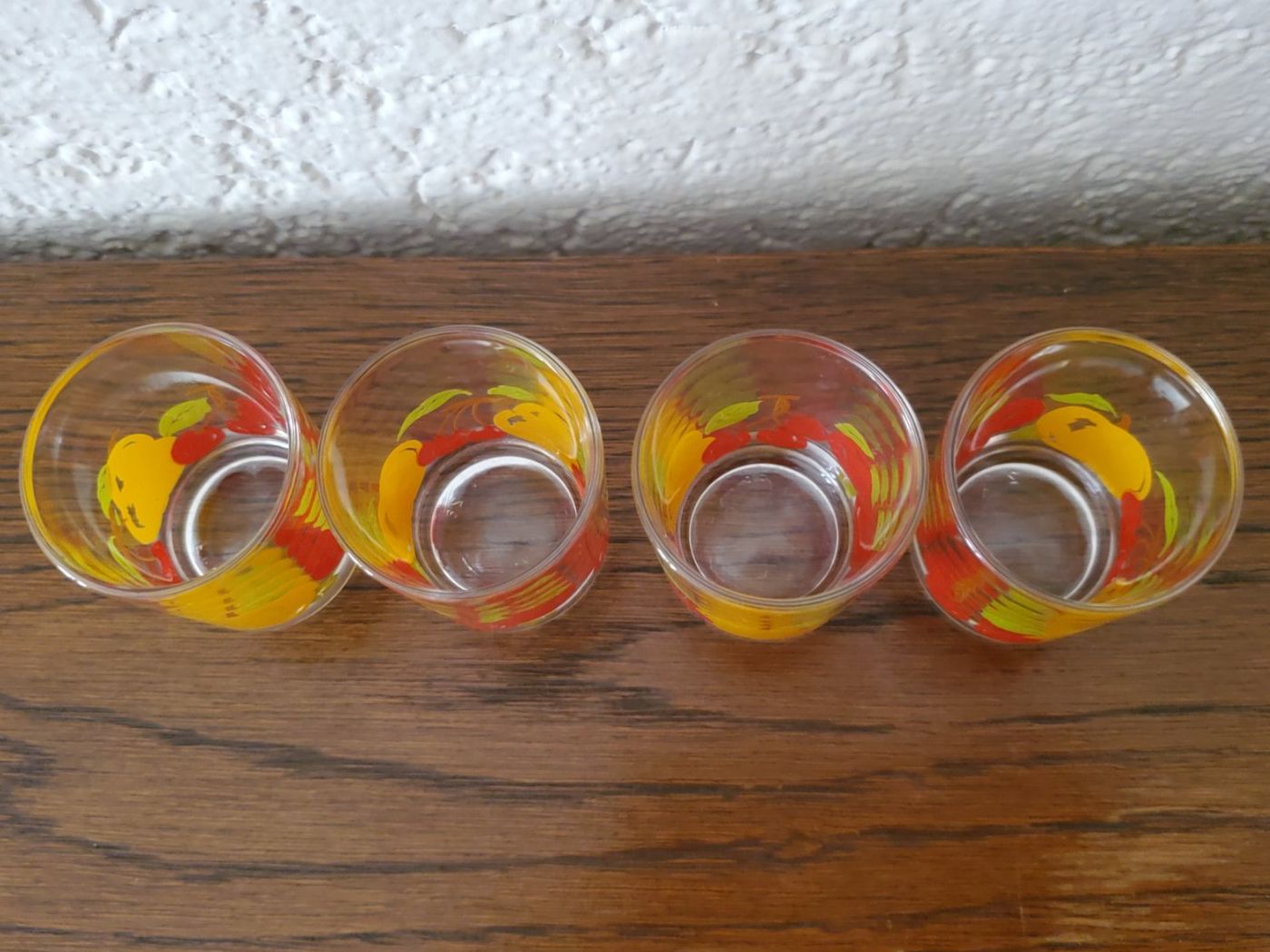Gläser: 4 verres à liqueur décor fruits – Gebraucht aus Rennaz von La_malle_du_dauphin 4