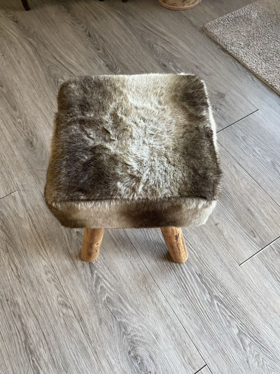 Hocker: Kl. Höcker mit Kunstfell – Gebraucht aus Freienstein von Roemi21 1