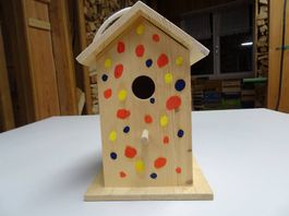Vogelhäuschen aus Fichtenholz