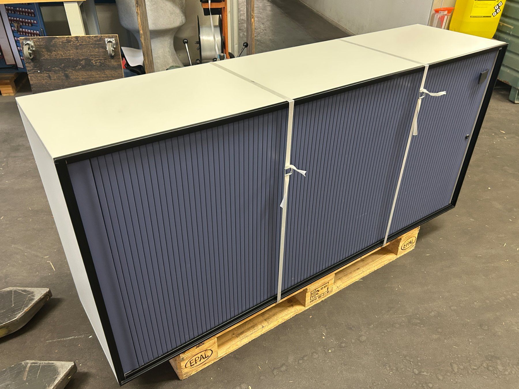 Armoires: Posten Büromöbel – D'occasion à Zofingen par Maschinenfabrik 3