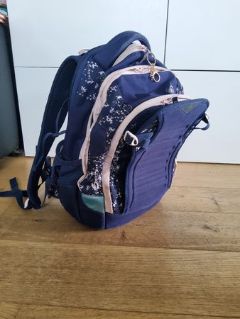 Satch Schulrucksack blau mit Blumenmuster