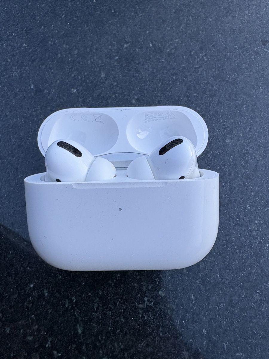 Apple Cuffie: Apple AirPods Pro mit Ladehülle weiss gebraucht – Usato da Grenchen venduto da CamilleBloch