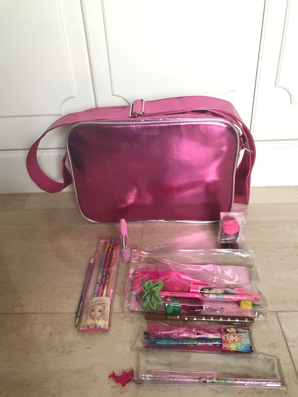 Kindertaschen: TOP MODEL Schultertasche mit Zubehör – Gebraucht aus Au SG von alphajoker 1