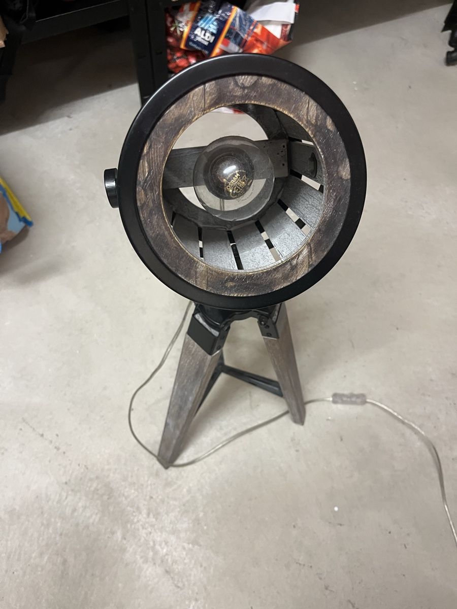 Lampade: Coole Designer Holzlampe, ein echter Hingucker! – Usato da Wädenswil venduto da EW94 1