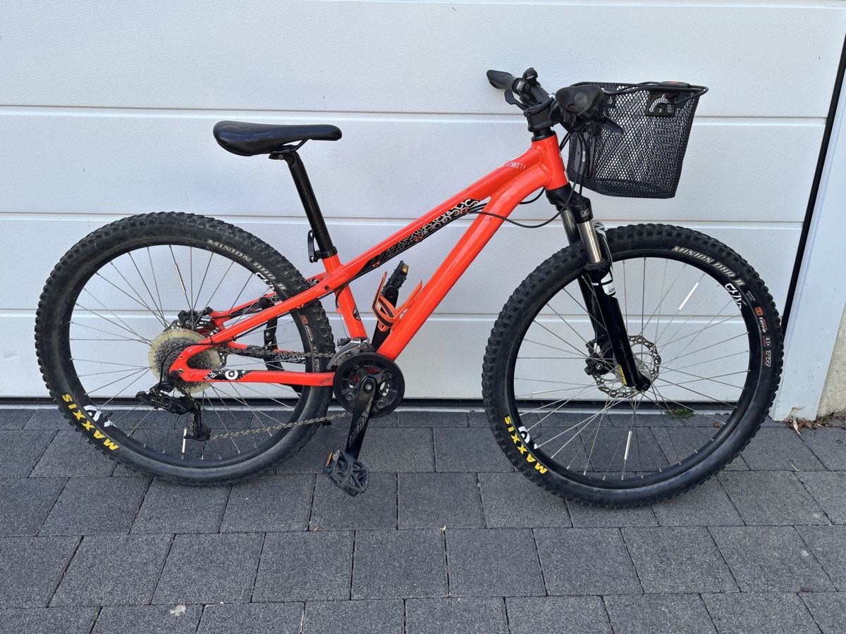 Specialized Vélos: Specialized Kinderbike – D'occasion à Würenlos par Ashley24 1