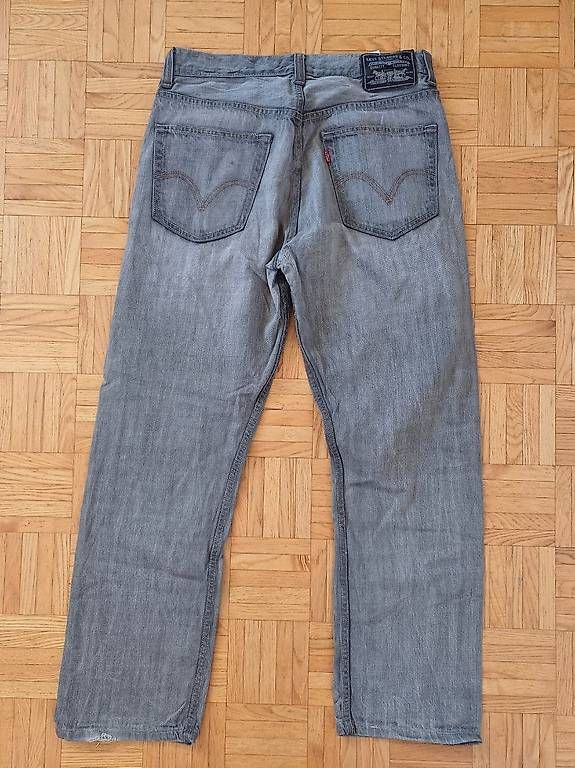 Jeans: Jean Levi's taille 32x32 gris – D'occasion à Glovelier par GaCh 2