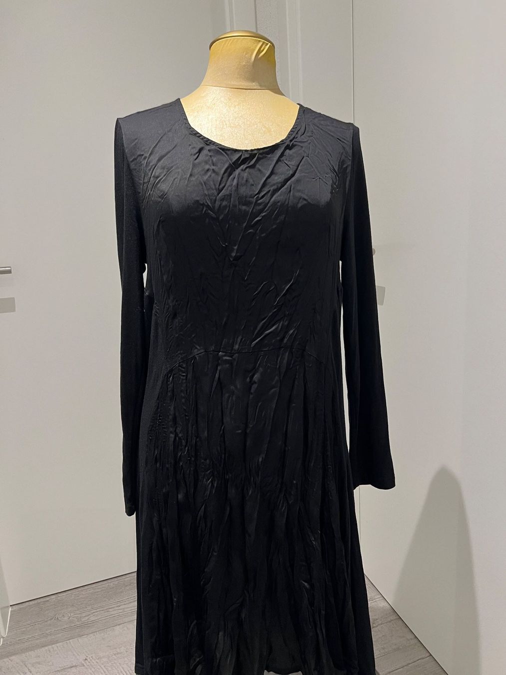 Nile Vestiti: NILE - Robe noire soie et tulle - L – Usato da Mézières FR venduto da Daisy16 1
