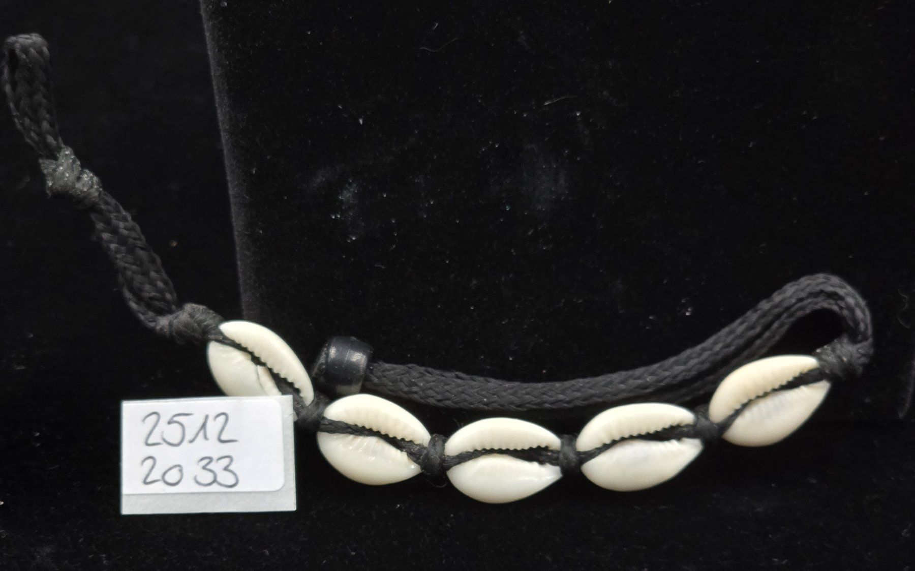 Armbänder & -reifen: Armband mit Muscheln – Gebraucht aus Rorschacherberg von snOOpydOg11