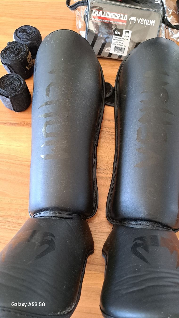 Schutz & Schoner: Kickbox-Ausrüstung Boxhandschuhe, Beinschoner Set Gr L – Gebraucht aus Röthenbach Hbsee von Persy40 3