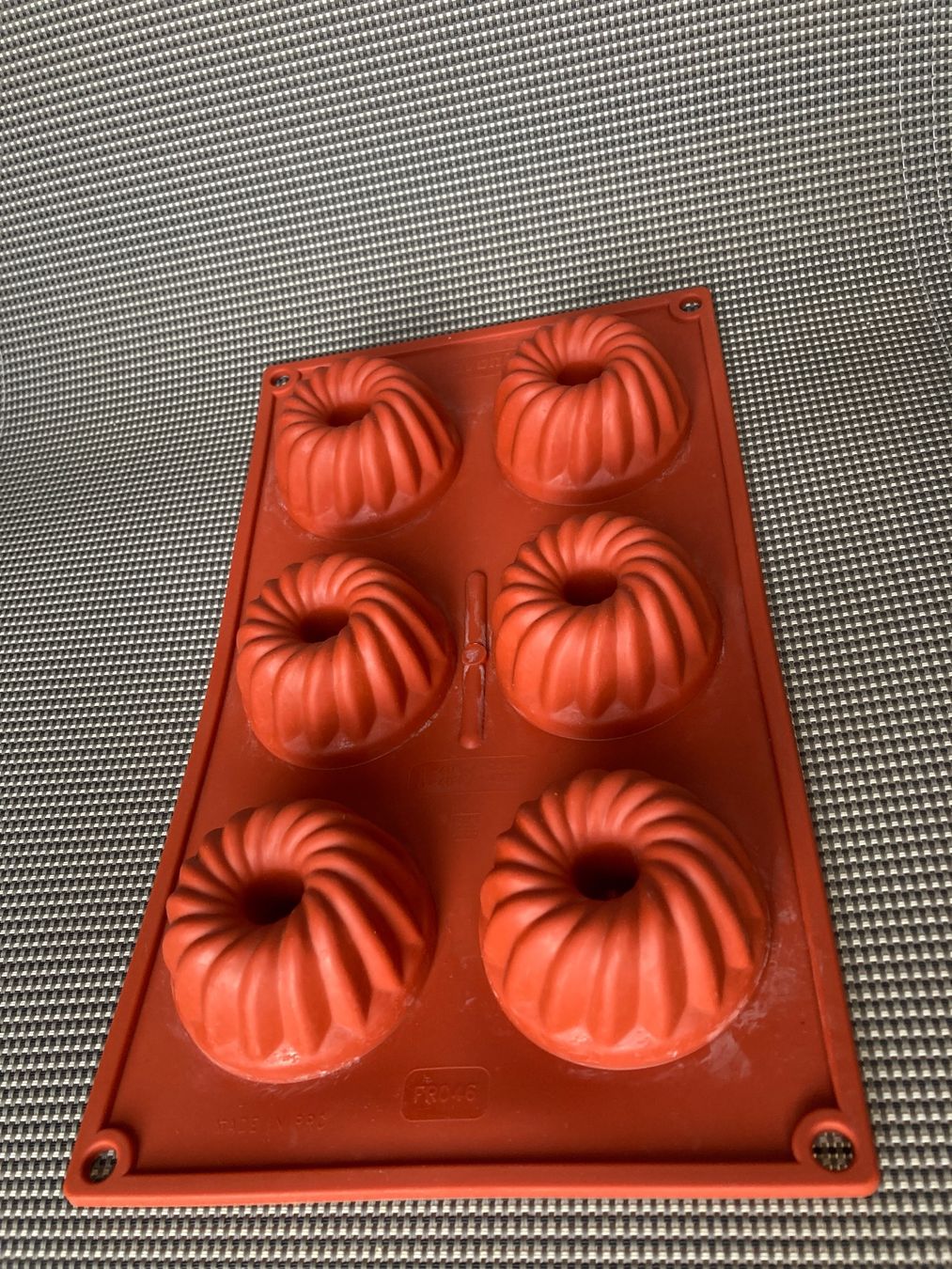 Teglie da forno: Backform Silicon Gugelhopf – Nuovo (secondo la descrizione) da Stäfa venduto da ARCHITEKTUR-liqui