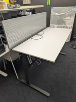 Elektrisch höhenverstellbarer Schreibtisch 160 × 75