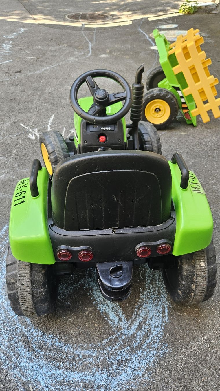 Véhicules pour enfants: elektrischer Traktor – D'occasion à Balgach par Floeru84 5