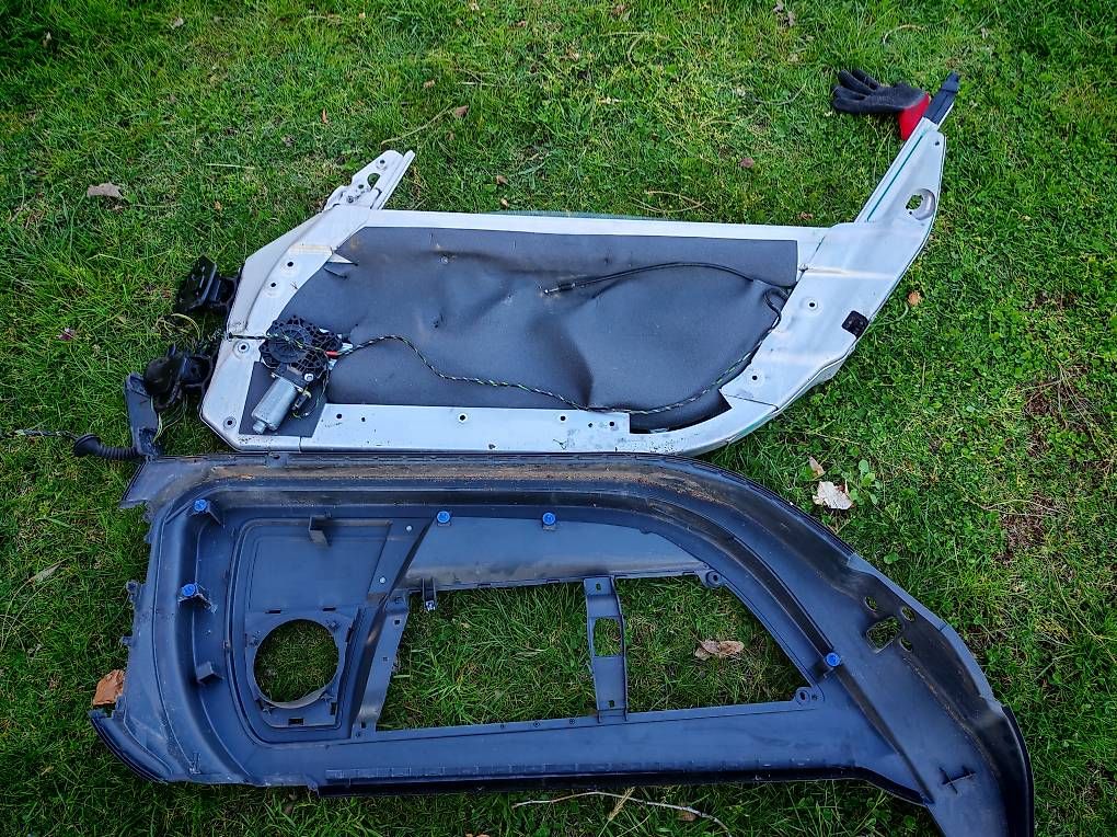 Tutti pezzi di ricambio auto: Smart roadster porta destra – Usato da Cadenazzo venduto da Mulinacu 1