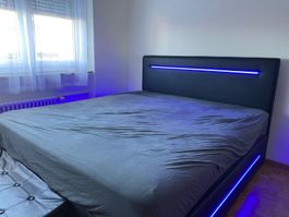 Modernes LED-Bett / Boxspringbett - guter Zustand