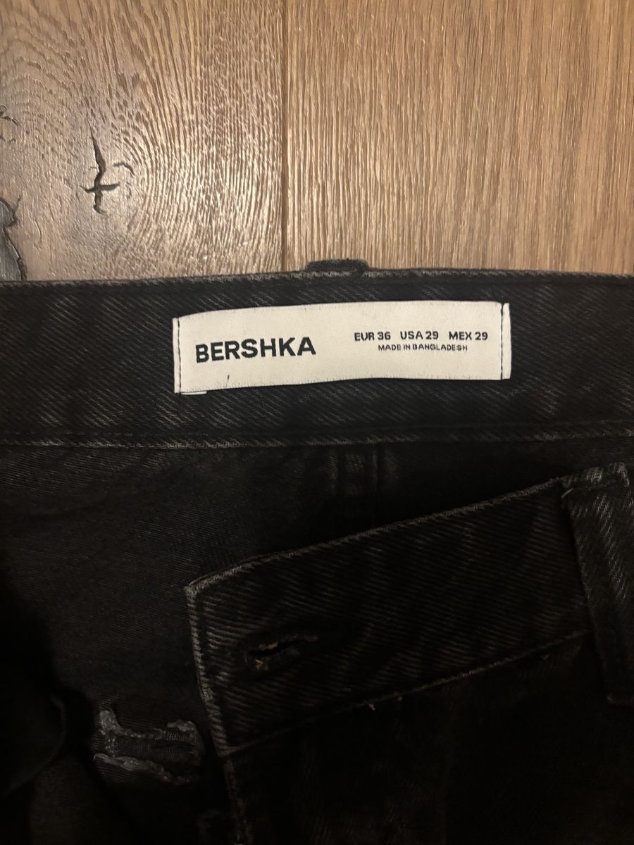 Bershka Jeans: Jeans Cargo Bershka Schwarz  – Usato da Zürich venduto da sop_tq8x 3