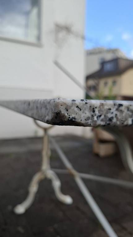 Tables: Granit-Tisch mit Metallgestell – D'occasion à Winterthur par Draco44 3