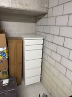Weisser Schubladenschrank