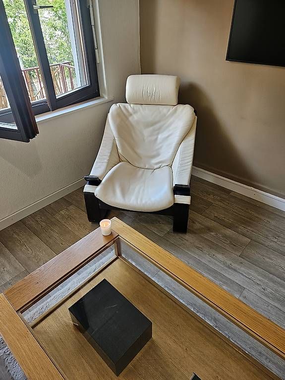 Sofas: Set canape / fauteuils designer cuir blanc – D'occasion à Montreux par tur_sx8b