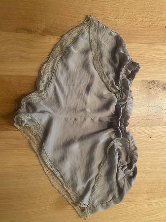 Oysho Seidige Pyjamahose mit Spitze  Gr. M
