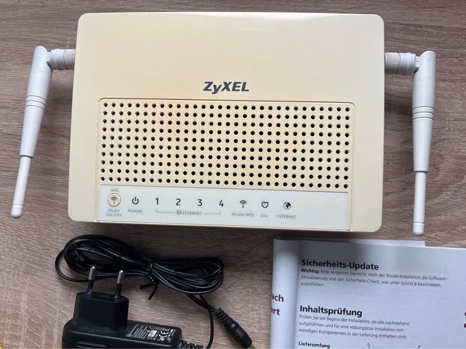 Zyxel Modem & Router: Router mit allen Kabeln – Usato da Fislisbach venduto da Hast1976 1