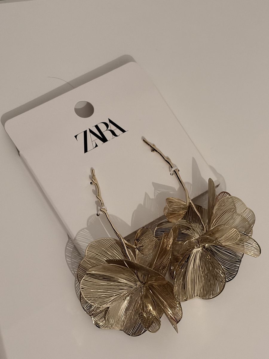 Orecchini pendenti & Orecchini a lobo: Zara Flower Earrings – Nuovo e nell'imballaggio originale da Zug venduto da Tetiana_Pereira